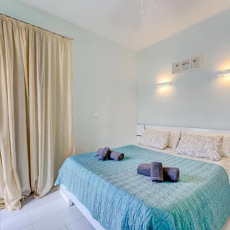 In Yucca Park Apartment